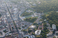 Photographie aérienne de Château et parc du château à le quartier Innenstadt-Ost in Karlsruhe dans le département Bade-Wurtemberg, Allemagne