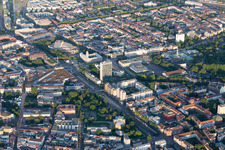 Vue aérienne de Kriegsstr à le quartier Innenstadt-West in Karlsruhe dans le département Bade-Wurtemberg, Allemagne