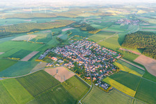 Vue aérienne de Champs agricoles et terres agricoles à Wasserlosen dans le département Bavière, Allemagne