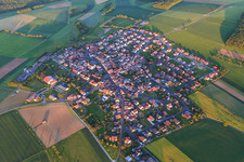 Vue aérienne de Village - vue du nord-ouest à Wasserlosen dans le département Bavière, Allemagne