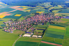 Vue aérienne de Vue du village depuis le sud-est à Großbardorf dans le département Bavière, Allemagne