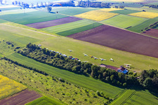 Vue aérienne de Aéroclub de Bad Königshofen à le quartier Merkershausen in Bad Königshofen im Grabfeld dans le département Bavière, Allemagne