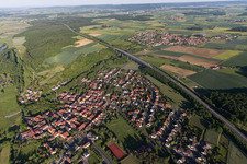 Vue aérienne de Entre Main et A70 à le quartier Untereuerheim in Grettstadt dans le département Bavière, Allemagne
