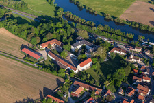 Photographie aérienne de Château (ancienne abbaye) Theres à le quartier Obertheres in Theres dans le département Bavière, Allemagne