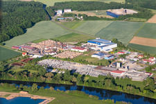 Vue aérienne de Domaine industriel et création d'entreprises avec Hochrein Beton GmbH et Sägewerk Reitz GmbH à Wonfurt dans le département Bavière, Allemagne