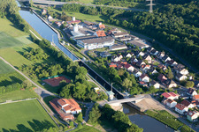 Vue aérienne de Écluse principale à le quartier Limbach in Eltmann dans le département Bavière, Allemagne