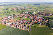Vue aérienne de Quartier Unterspiesheim in Kolitzheim dans le département Bavière, Allemagne