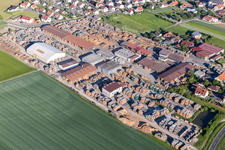 Vue aérienne de Locaux de l'usine Holzwerke Gleitsmann à Unterspiesheim à le quartier Unterspiesheim in Kolitzheim dans le département Bavière, Allemagne