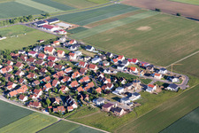 Vue aérienne de Quartier Unterspiesheim in Kolitzheim dans le département Bavière, Allemagne