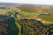 Vue aérienne de De l'ouest à le quartier Rehweiler in Geiselwind dans le département Bavière, Allemagne