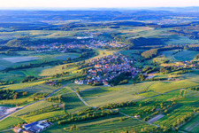 Vue aérienne de Vue d'ensemble du village depuis le sud-ouest à le quartier Dankenfeld in Oberaurach dans le département Bavière, Allemagne
