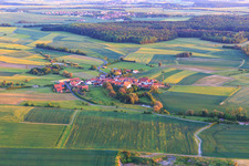 Vue aérienne de Vue du village depuis le nord à le quartier Falkenstein in Donnersdorf dans le département Bavière, Allemagne