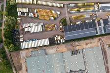 Vue aérienne de Zone commerciale sud avec le vendeur Engel & Engel GmbH DHL Parcel Transporter à Rohrbach dans le département Rhénanie-Palatinat, Allemagne