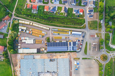 Vue aérienne de Mosaïque de fourgons de collecte destinés au recyclage dans les locaux d'Engel & Engel GmbH | Commerce de véhicules utilitaires, de chariots élévateurs et d'engins de chantier à Rohrbach dans le département Rhénanie-Palatinat, Allemagne