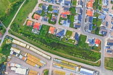 Photographie aérienne de Mosaïque de fourgons de collecte destinés au recyclage dans les locaux d'Engel & Engel GmbH | Commerce de véhicules utilitaires, de chariots élévateurs et d'engins de chantier à Rohrbach dans le département Rhénanie-Palatinat, Allemagne