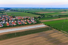 Bas-Rappenfeld à le quartier Mörlheim in Landau in der Pfalz dans le département Rhénanie-Palatinat, Allemagne du point de vue du drone