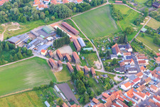 Vue aérienne de Pelles à tabac à Bruchgasse avec C2 Umwelttechnik Michael Trauth eK à Herxheim bei Landau dans le département Rhénanie-Palatinat, Allemagne
