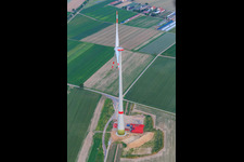 Vue aérienne de Dernier chantier du parc éolien de Hatzenbühler à Hatzenbühl dans le département Rhénanie-Palatinat, Allemagne