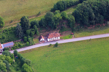 Vue aérienne de Maison dans le Wieslautertal à le quartier Sankt Germanshof in Bobenthal dans le département Rhénanie-Palatinat, Allemagne