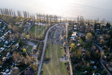 Vue aérienne de Haus zum Zander et quai sur le Neuhofender Altrhein à Altrip dans le département Rhénanie-Palatinat, Allemagne