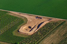 Vue aérienne de Chantier de construction du parc éolien EnBW Freckenfeld - pour une éolienne de 6 éoliennes à Freckenfeld dans le département Rhénanie-Palatinat, Allemagne