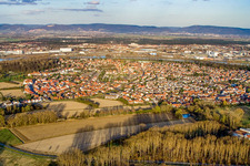 Vue aérienne de Vue de la ville depuis l'ouest à Altrip dans le département Rhénanie-Palatinat, Allemagne