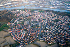 Photographie aérienne de Vue des rues et des maisons des quartiers résidentiels à Altrip dans le département Rhénanie-Palatinat, Allemagne