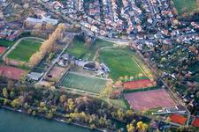 Vue aérienne de Installations sportives du VfL Kurpfalz à le quartier Neckarau in Mannheim dans le département Bade-Wurtemberg, Allemagne