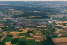 Vue aérienne de Brume matinale à Königsbach à le quartier Königsbach in Königsbach-Stein dans le département Bade-Wurtemberg, Allemagne