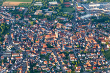 Vue aérienne de Quartier de la vieille ville et centre-ville à Markgröningen dans le département Bade-Wurtemberg, Allemagne