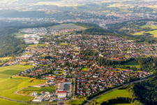 Vue aérienne de Vue des rues et des maisons dans les quartiers résidentiels à Mutlangen dans le département Bade-Wurtemberg, Allemagne