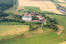 Vue aérienne de Complexe monastique et muséal Neresheim à Neresheim dans le département Bade-Wurtemberg, Allemagne