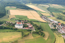 Vue aérienne de Complexe monastique et muséal Neresheim à Neresheim dans le département Bade-Wurtemberg, Allemagne
