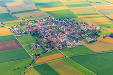 Vue aérienne de Vue du village depuis le nord-ouest à Forheim dans le département Bavière, Allemagne