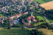 Vue aérienne de Complexe de bâtiments du monastère Mönchsdeggingen à Mönchsdeggingen dans le département Bavière, Allemagne
