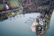 Lacs et zones riveraines avec campings et résidences de week-end dans la zone de loisirs Blaue Adria dans le district de Riedsiedlung à Altrip dans le département Rhénanie-Palatinat, Allemagne d'en haut