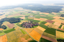 Vue aérienne de Donauries en bordure de champs agricoles et de terres agricoles à le quartier Schaffhausen in Mönchsdeggingen dans le département Bavière, Allemagne