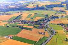 Vue aérienne de Village au bord de la Wörnitz à le quartier Wörnitzstein in Donauwörth dans le département Bavière, Allemagne