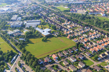 Vue aérienne de École secondaire Sainte-Croix Donauwörth, école Hans-Leipelt et école Ludwig-Bölkow, école professionnelle d'État Donauwörth, école technique à le quartier Riedlingen in Donauwörth dans le département Bavière, Allemagne