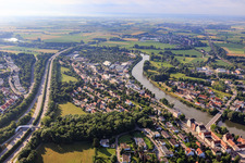 Vue aérienne de Quartier résidentiel entre Danube, Donauwörth Vieux Port et B2 à Donauwörth dans le département Bavière, Allemagne