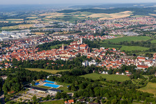 Vue aérienne de Zone urbaine avec périphérie et centre-ville à Donauwörth dans le département Bavière, Allemagne