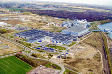 Vue aérienne de Zone industrielle d'Oberwald, usine de papier de palme à Wörth am Rhein dans le département Rhénanie-Palatinat, Allemagne