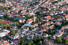 Vue aérienne de Saint Corneille et Cyprien à le quartier Kirrlach in Waghäusel dans le département Bade-Wurtemberg, Allemagne