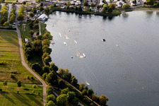 Vue aérienne de St. Leoner See, station de ski nautique à le quartier Sankt Leon in St. Leon-Rot dans le département Bade-Wurtemberg, Allemagne