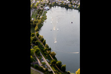 Vue aérienne de St. Leoner See, station de ski nautique à le quartier Sankt Leon in St. Leon-Rot dans le département Bade-Wurtemberg, Allemagne