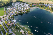 Centre de loisirs de la St Leoner Wasser-Ski-Seilbahn GmbH au bord du lac à Sankt Leon-Red à le quartier Sankt Leon in St. Leon-Rot dans le département Bade-Wurtemberg, Allemagne vue d'en haut