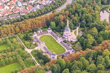 Mosquée dans les jardins du château de Schwetzingen à Schwetzingen dans le département Bade-Wurtemberg, Allemagne d'en haut