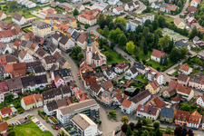Vue aérienne de Bâtiments d'église en Möhringen à le quartier Möhringen in Tuttlingen dans le département Bade-Wurtemberg, Allemagne