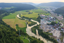Vue aérienne de Donaupark et parc d'activités entre le Danube et la gare de fret avec le commerce de pierres naturelles Lucioan Ferraro, le service de conteneurs Nino Ferraro et la technologie métallique Neumann à Immendingen dans le département Bade-Wurtemberg, Allemagne