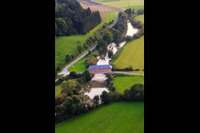 Vue oblique de Pont du Prince Linus - pont historique en bois pour la piste cyclable du roi Marvin sur le Danube à le quartier Zimmern in Immendingen dans le département Bade-Wurtemberg, Allemagne